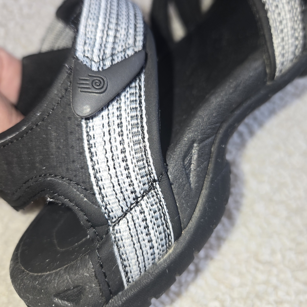 Teva Black and Gray Sandals Size 6.5 - Picture 8 of 10
